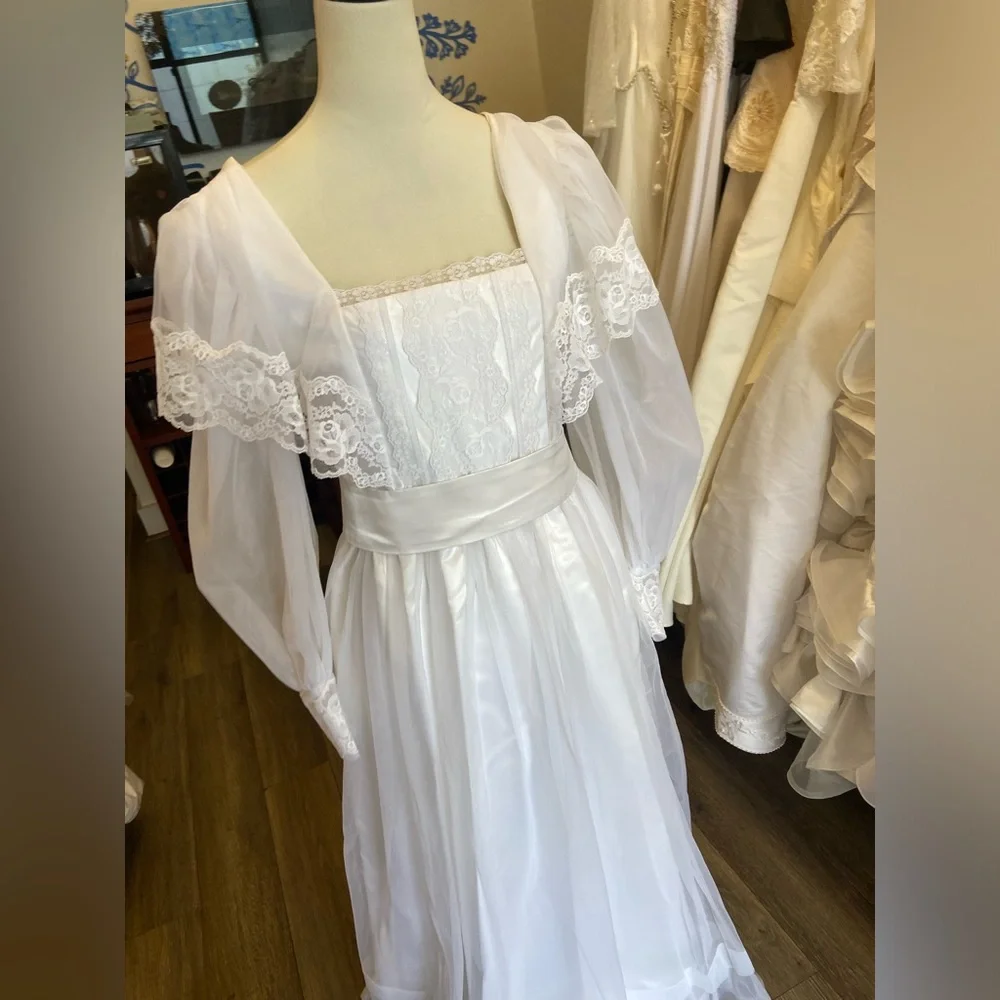 Vintage Wedding Dress - Picture 2 of 12